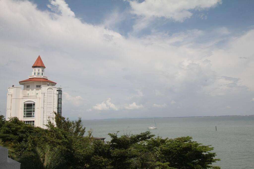 Straits Quay Marina Suites Penang 3E By Aurorahomes Bagan Jermal Extérieur photo