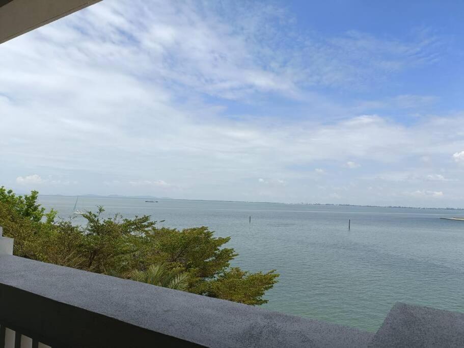 Straits Quay Marina Suites Penang 3E By Aurorahomes Bagan Jermal Extérieur photo